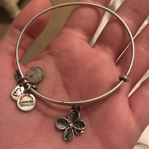 ⭐️Clover Alex & Ani Bracelet⭐️ - Picture 1 of 1